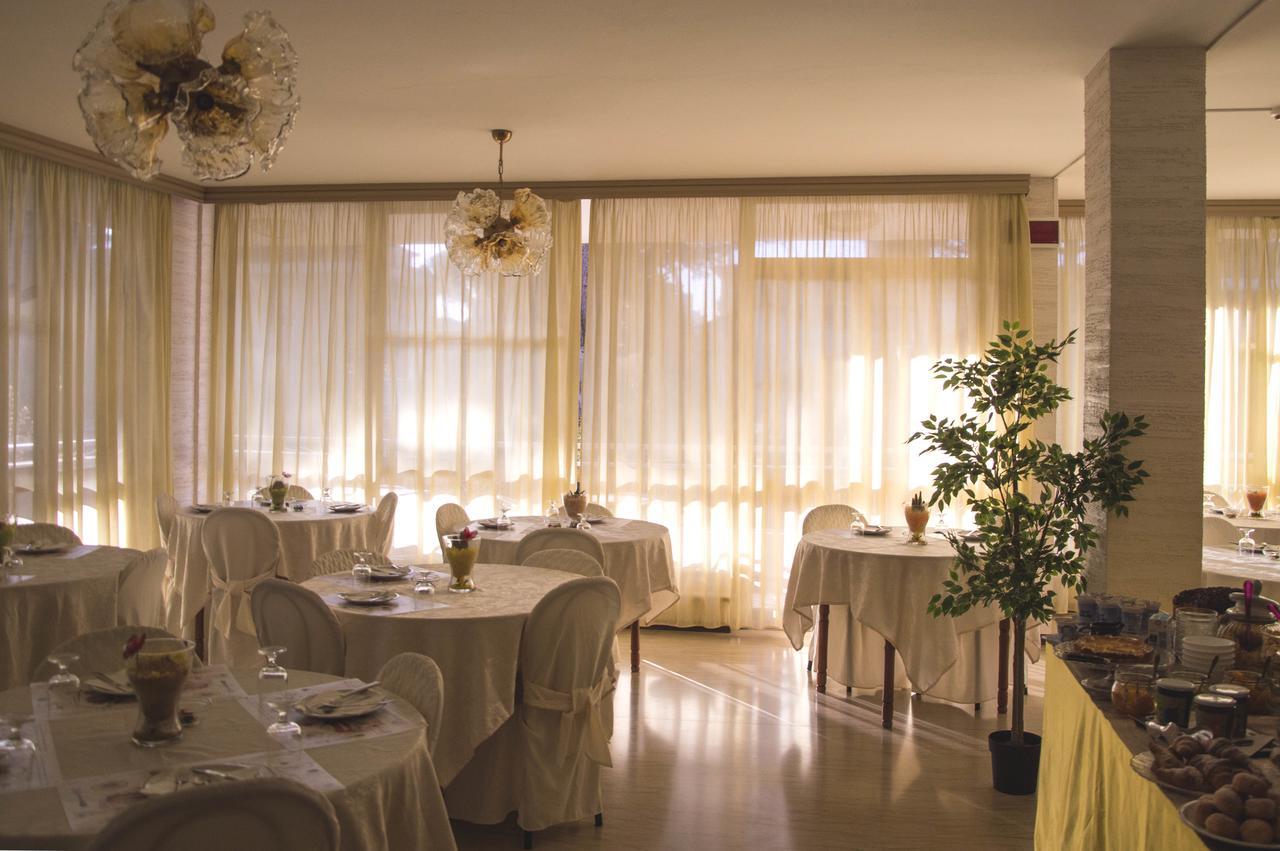 Hotel Fucsia Riccione Zewnętrze zdjęcie