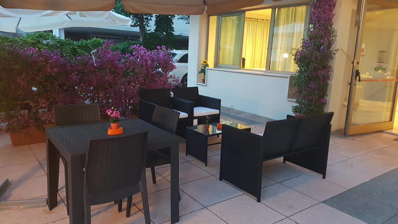 Hotel Fucsia Riccione Zewnętrze zdjęcie