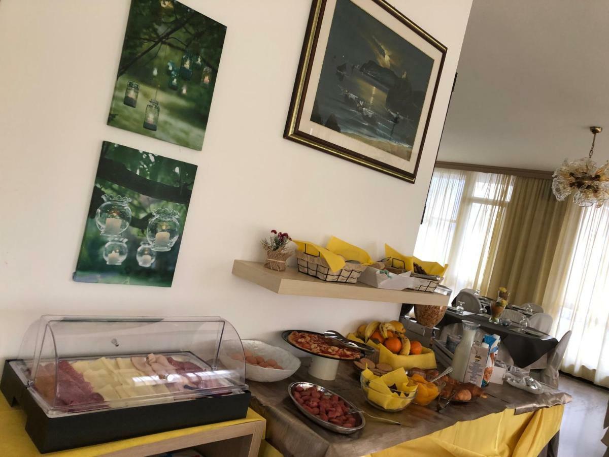 Hotel Fucsia Riccione Zewnętrze zdjęcie
